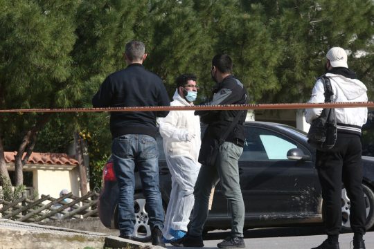 Από το σημείο δολοφονίας του δημοσιογράφου Γιώργου Καραϊβάζ